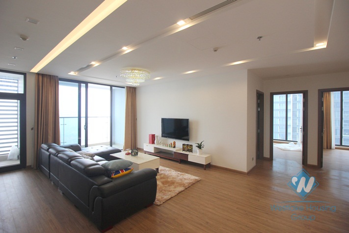 Luxury four bedrooms apartment for rent in Vinhome Metropolis, Ba Dinh district, Ha Noi.